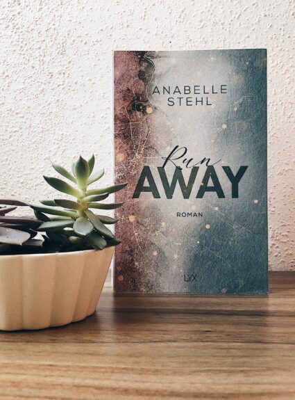 RunAway ⎜ Anabelle Stehl